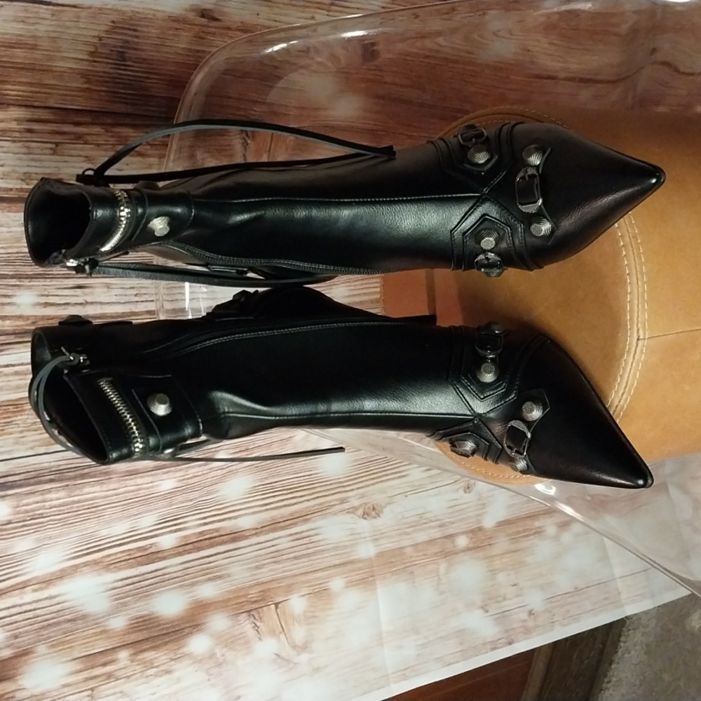 Floralkini pointed toe boots